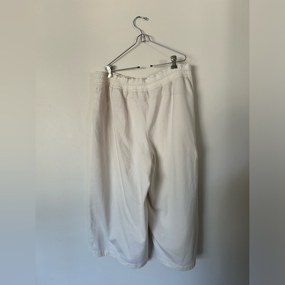 NWOT Athleta Triumph Hybrid Wide Crop Length Pants Drawstring Waist White XL - Picture 10 of 13